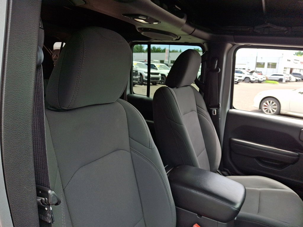 Used 2018 Jeep Wrangler Unlimited Sport S AWD/4WD image 13