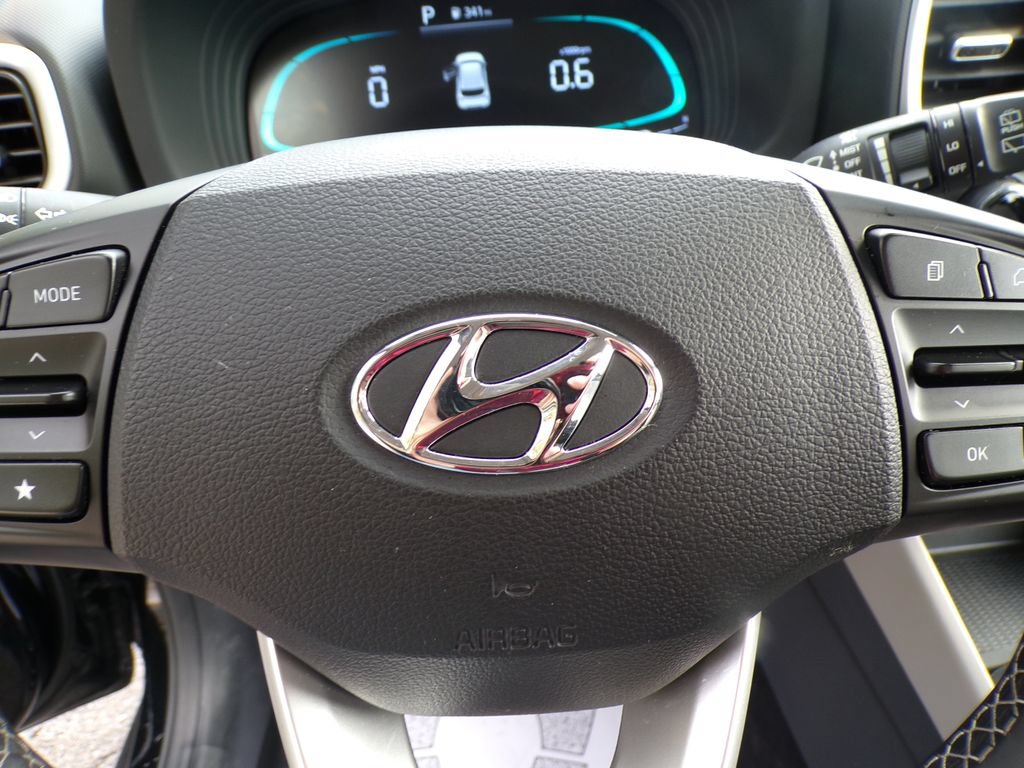 Used 2025 Hyundai Venue SEL FWD image 31