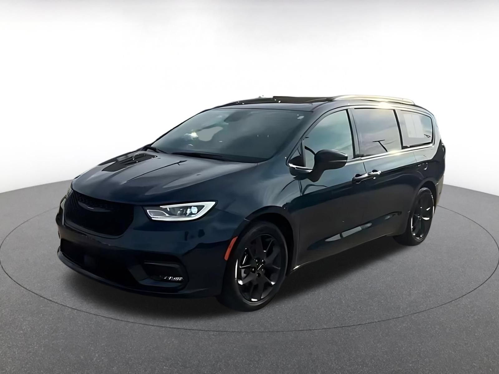 Used 2025 Chrysler Pacifica Limited FWD image 6