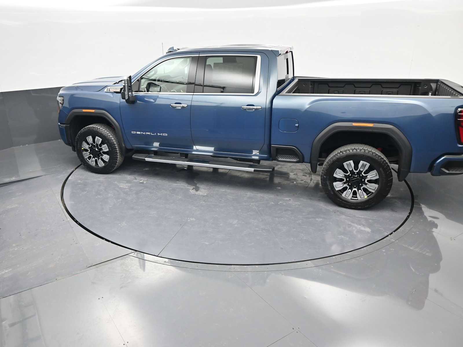 New 2026 GMC Sierra 2500 Denali w/ Denali Reserve Package AWD/4WD image 30