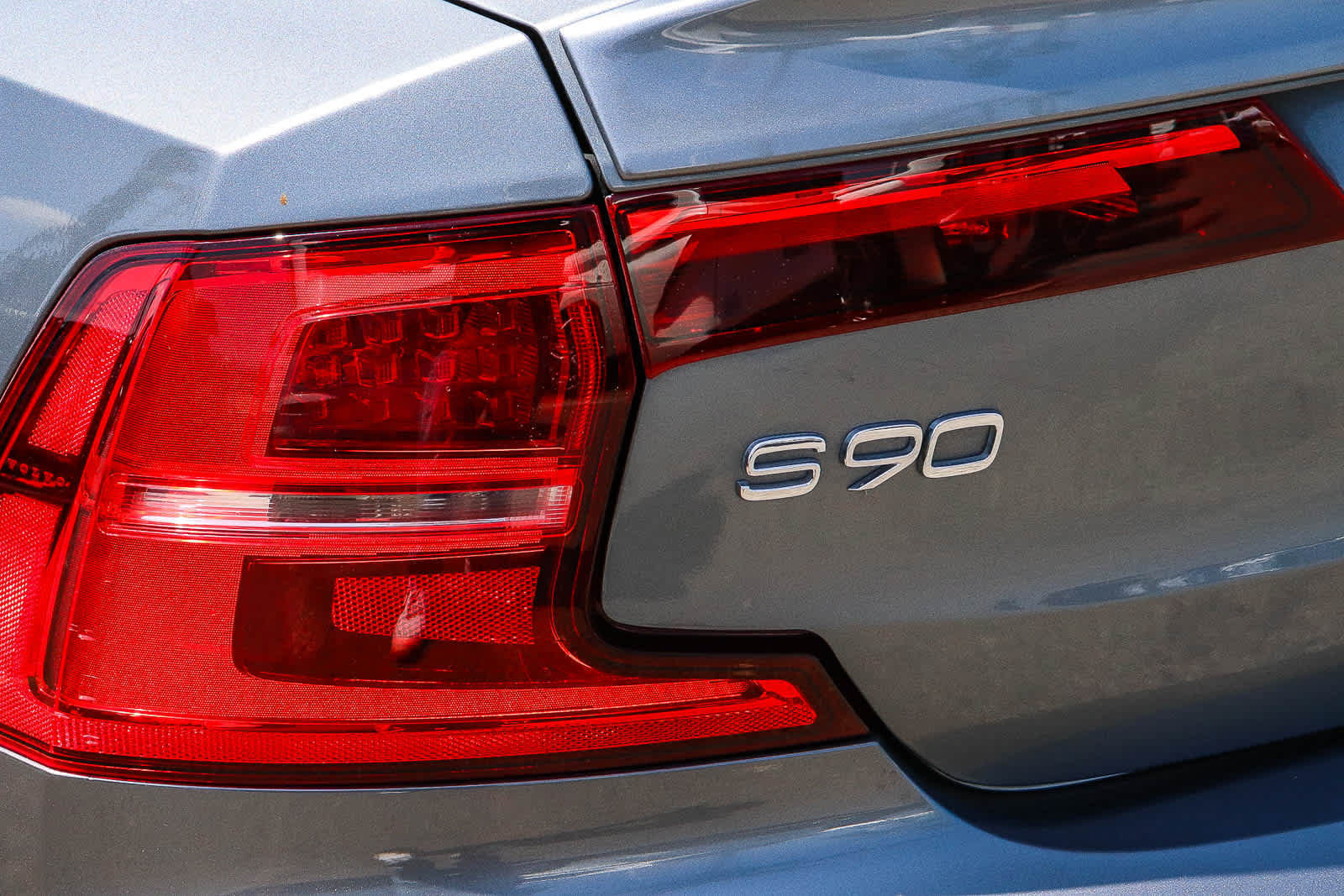 Used 2018 Volvo S90 T5 Momentum w/ Convenience Package FWD image 11
