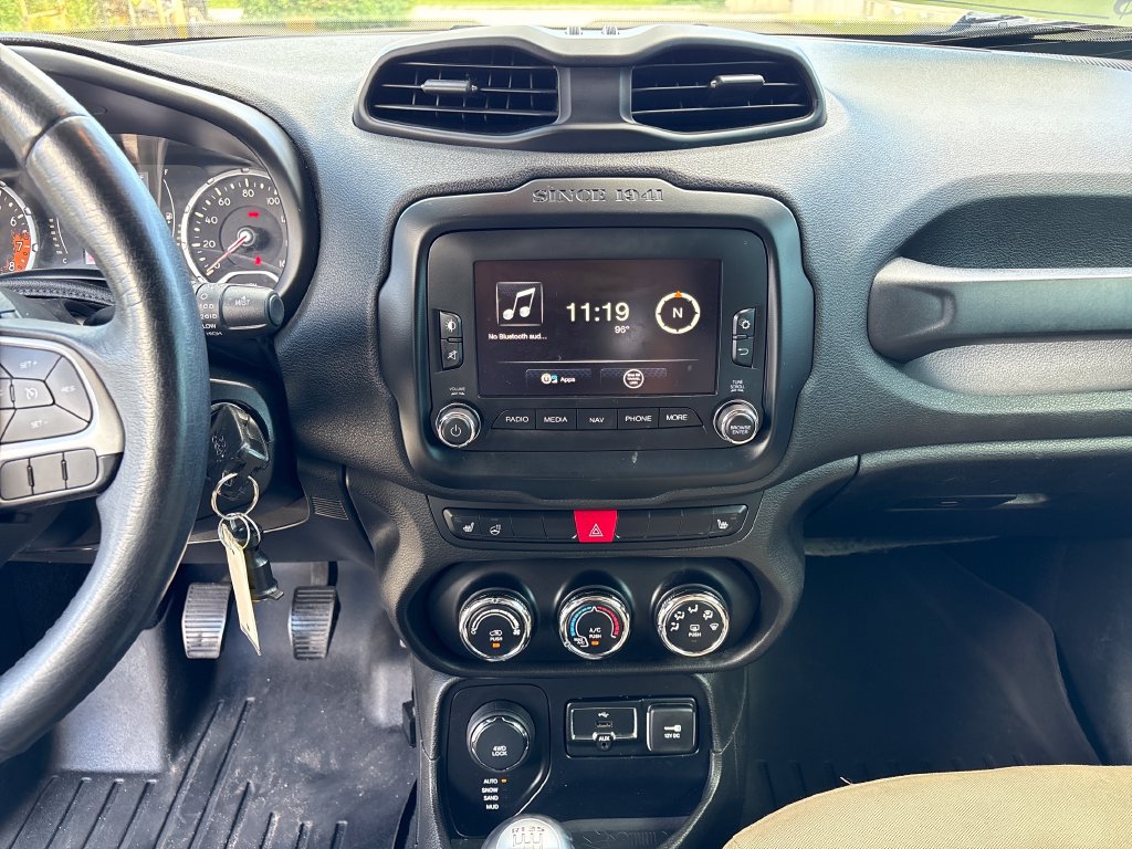Used 2016 Jeep Renegade Latitude AWD/4WD image 30