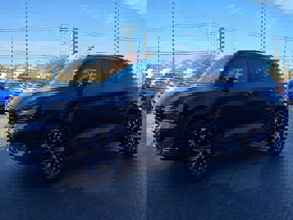 Used 2019 Volvo XC40 T5 R-Design image 3