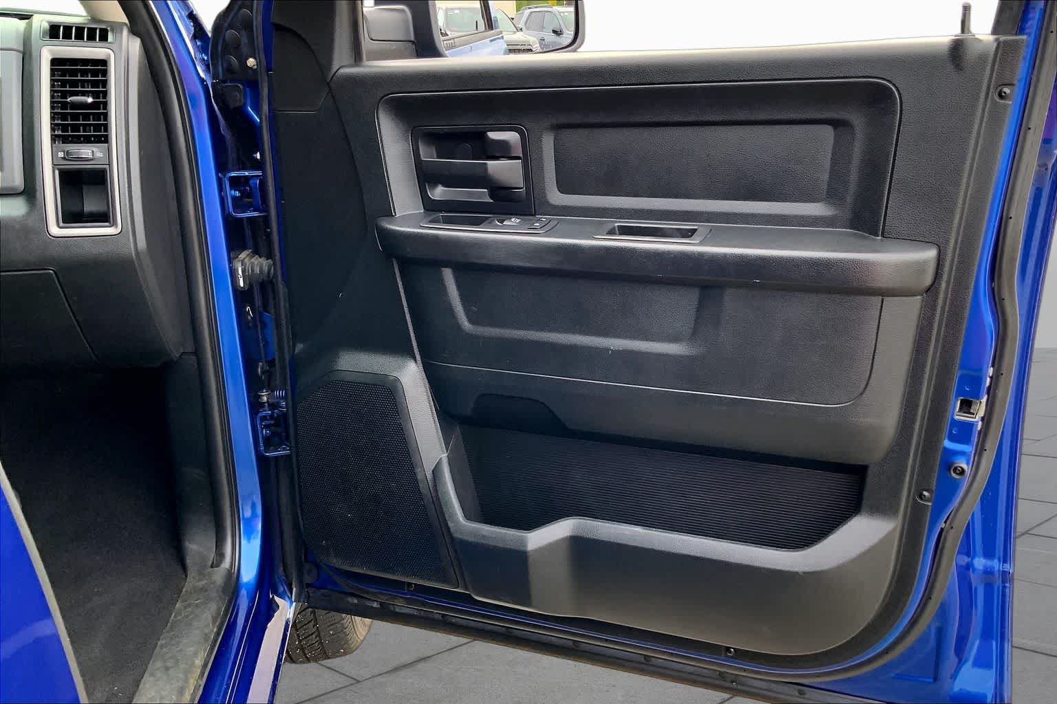 Used 2018 RAM 1500 ST w/ SXT Appearance Group AWD/4WD image 23