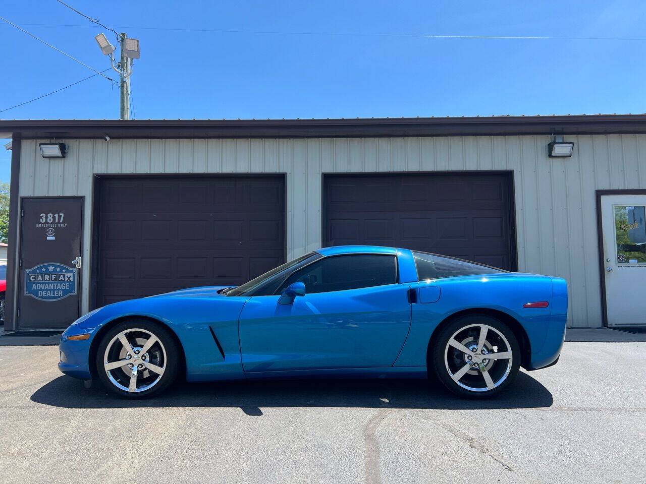 Used 2010 Chevrolet Corvette Coupe w/ 1LT RWD image 2
