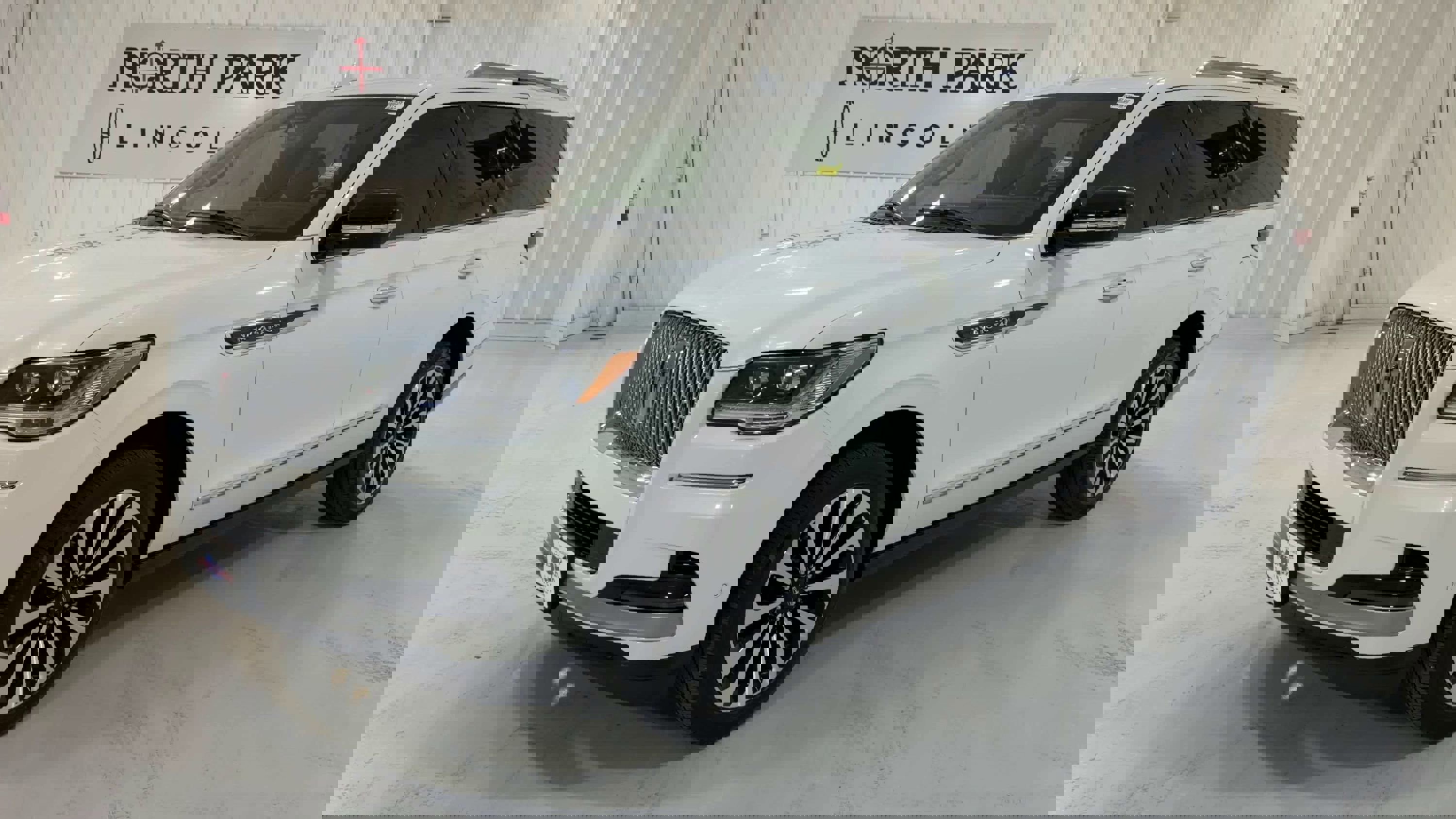 Used 2023 Lincoln Navigator Reserve image 5