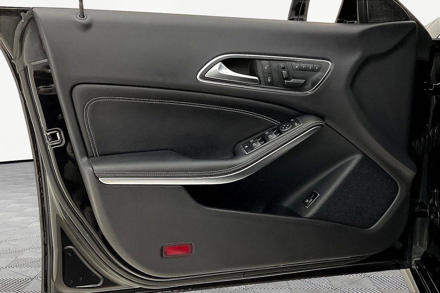Used 2015 Mercedes-Benz CLA 250 4MATIC image 19