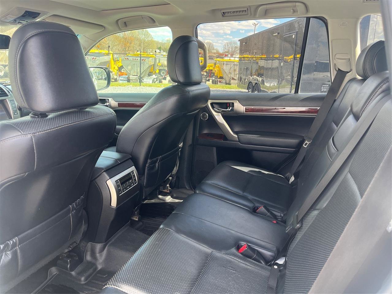 Used 2016 Lexus GX 460 Luxury w/ Preferred Accessory Package AWD/4WD image 10