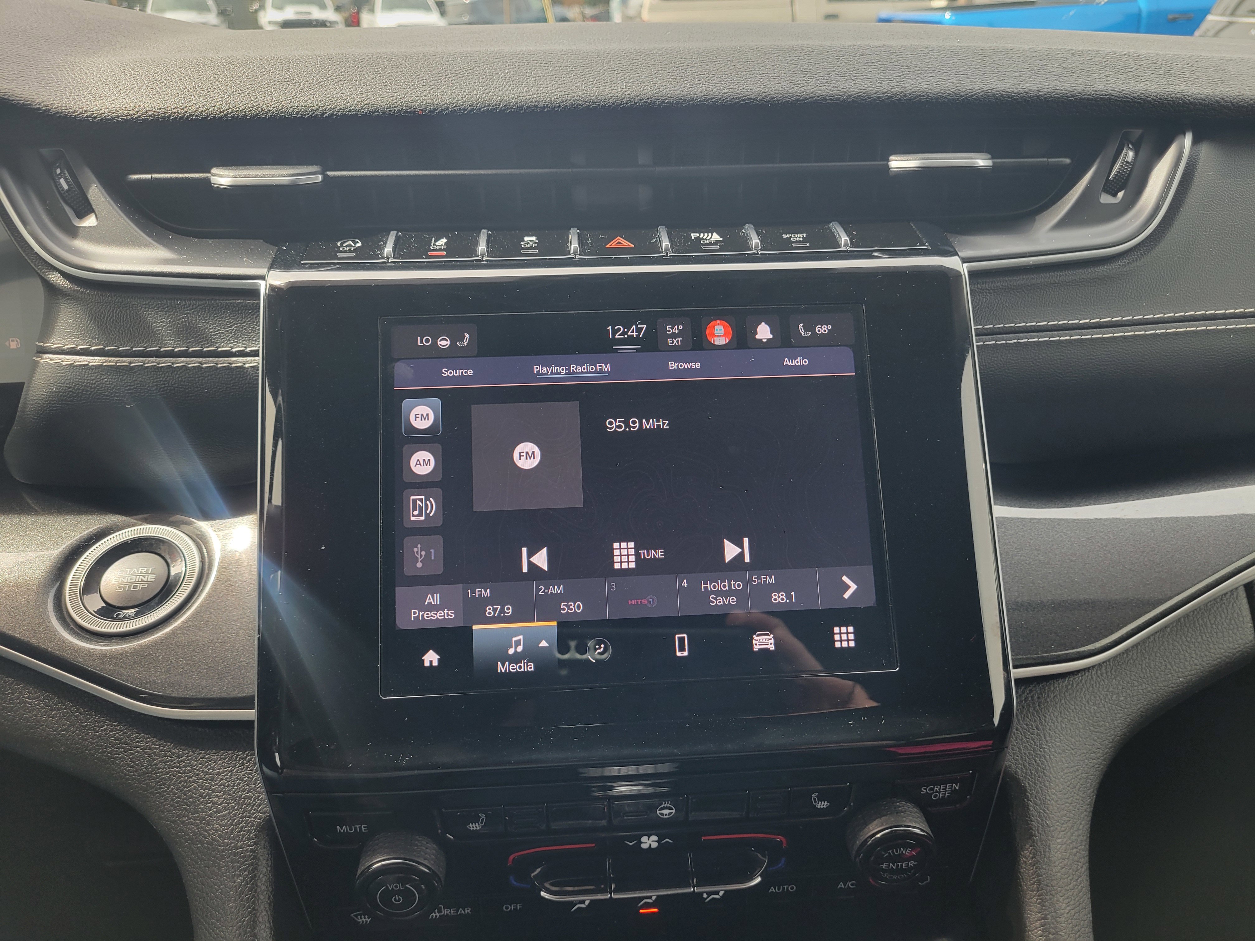 Used 2022 Jeep Grand Cherokee L Laredo w/ Luxury Tech Group I image 9