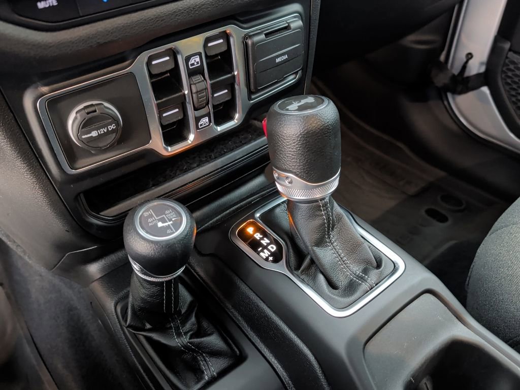 Used 2024 Jeep Wrangler Unlimited w/ Convenience Group AWD/4WD image 19