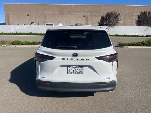 Used 2023 Toyota Sienna XLE image 6