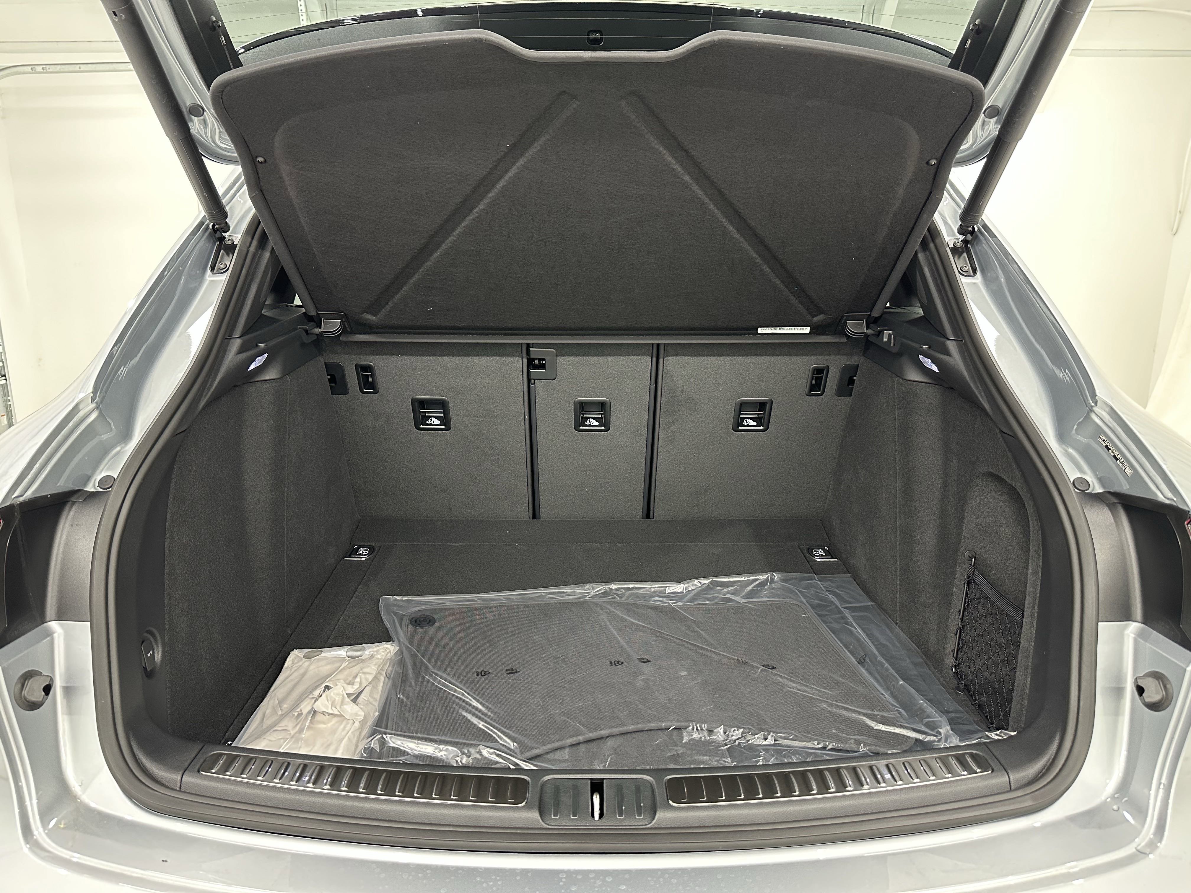 Certified 2025 Porsche Macan image 57