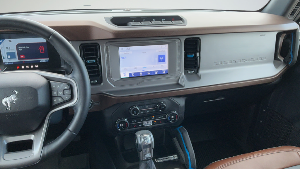 Certified 2023 Ford Bronco Outer Banks w/ Sasquatch Package AWD/4WD image 8