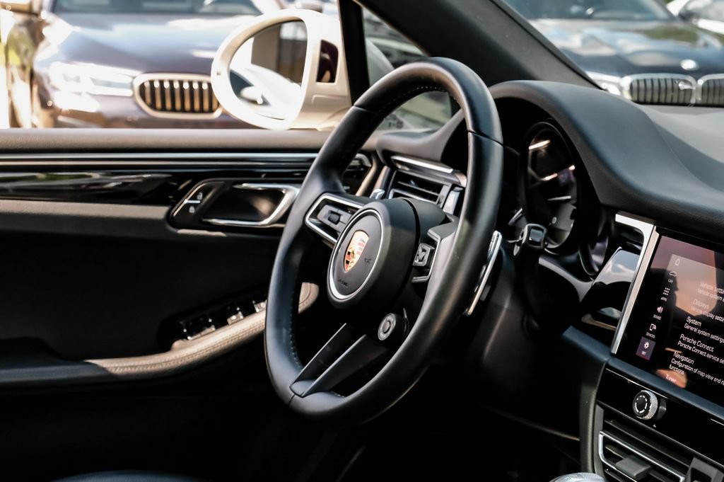 Used 2024 Porsche Macan AWD/4WD image 12