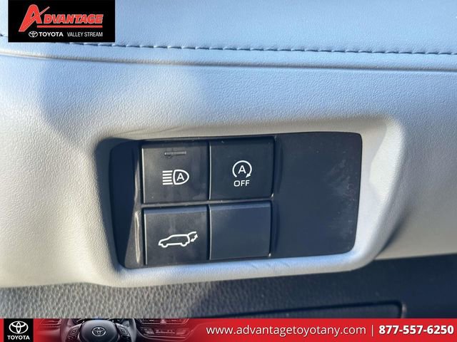 Used 2023 Toyota Highlander LE image 22