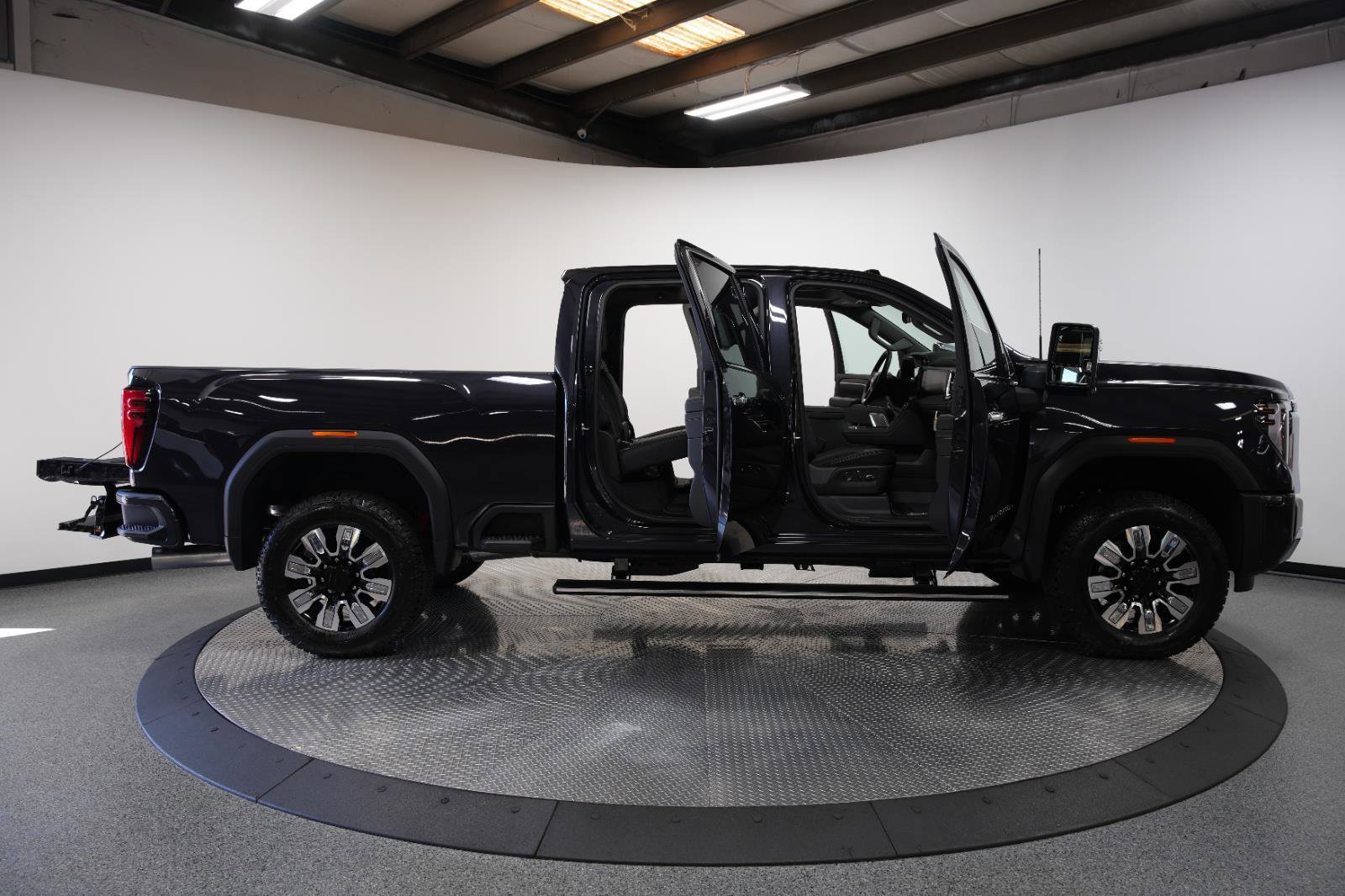 New 2025 GMC Sierra 2500 Denali w/ Denali Reserve Package image 13