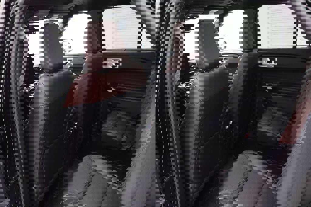 Used 2022 Ford Explorer Platinum w/ Equipment Group 601A image 12