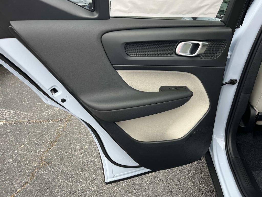 New 2026 Volvo XC40 B5 Ultra w/ Climate Package image 18