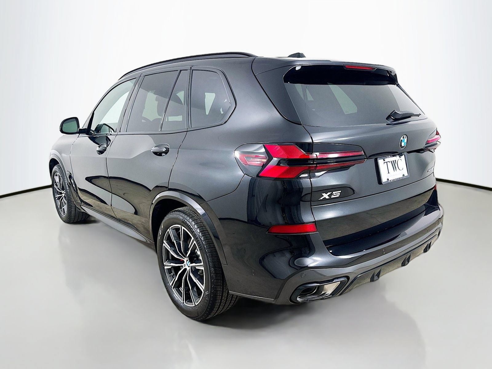 New 2026 BMW X5 xDrive40i w/ M Sport Package AWD/4WD image 7