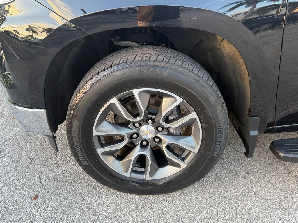 Used 2024 Chevrolet Silverado 1500 LT AWD/4WD image 19
