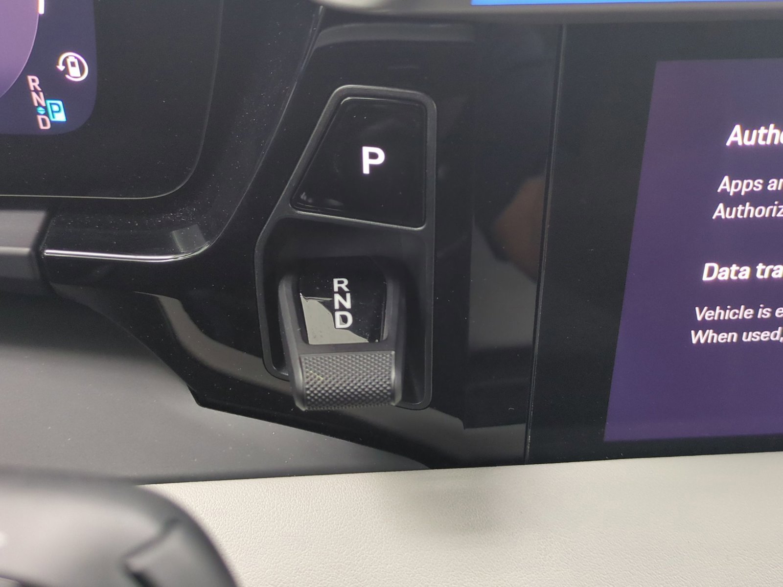 Certified 2025 Porsche Macan Electric RWD image 12