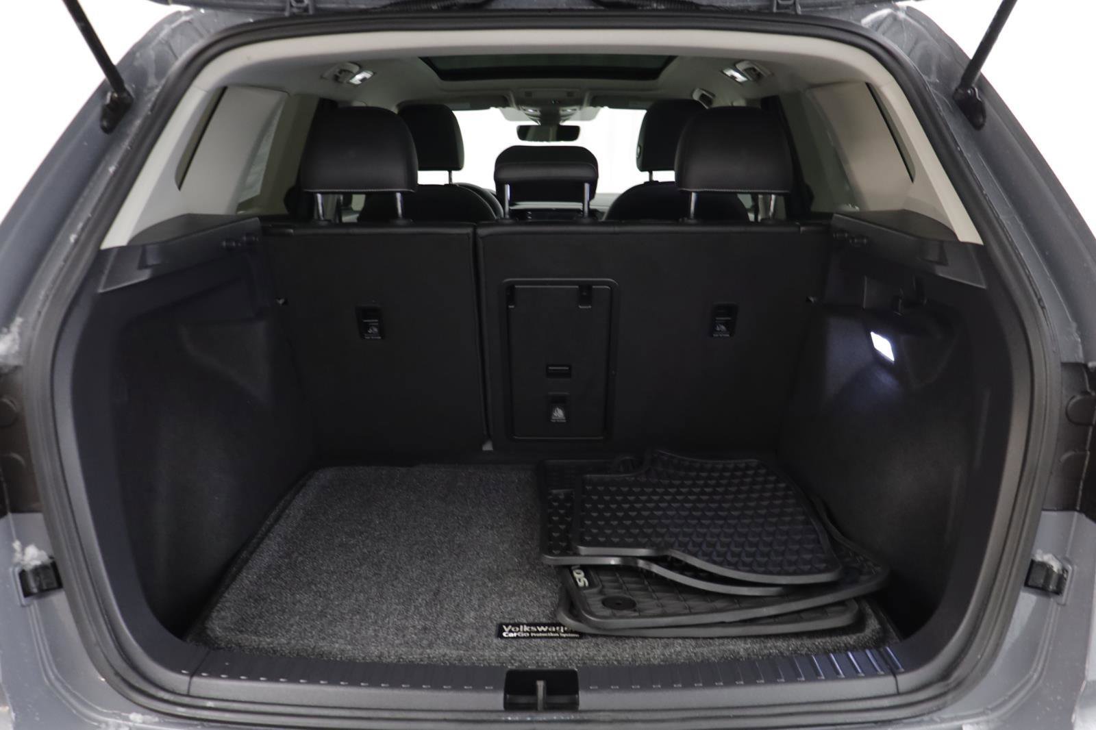 Certified 2024 Volkswagen Taos SEL image 18