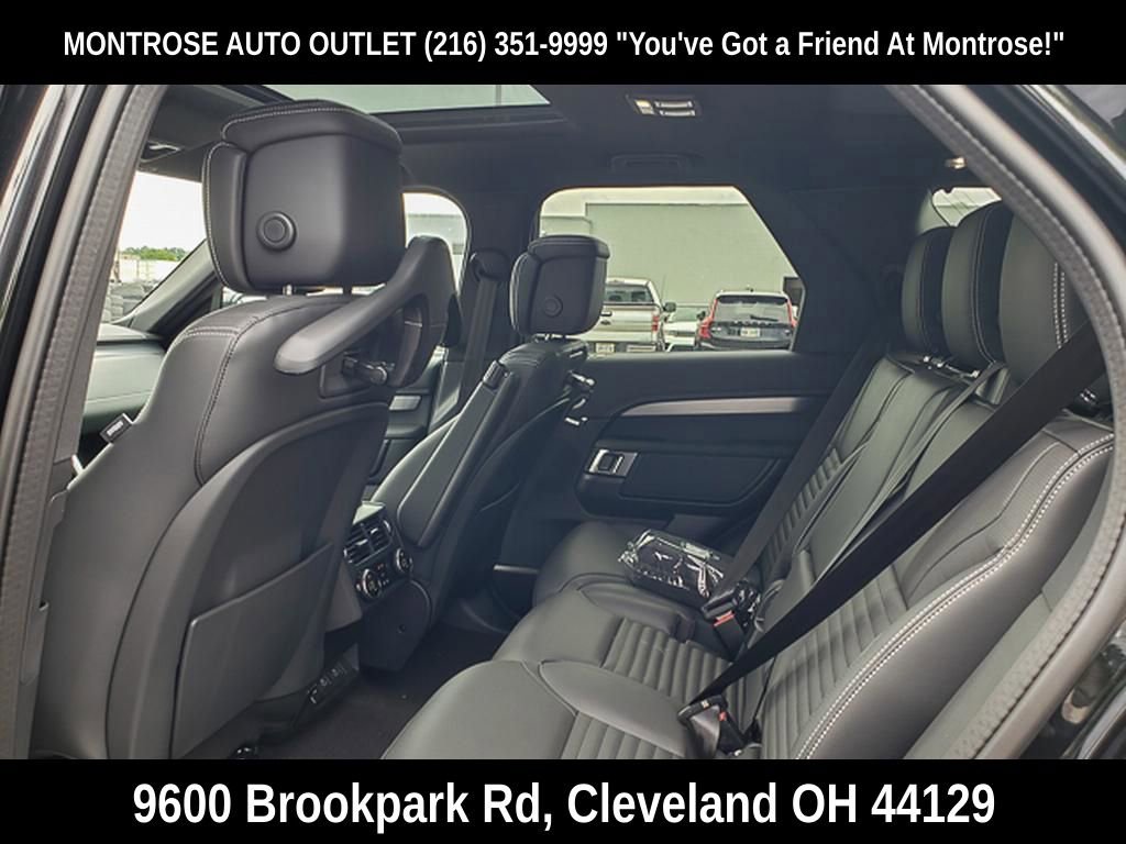 New 2025 Land Rover Discovery Dynamic SE image 9