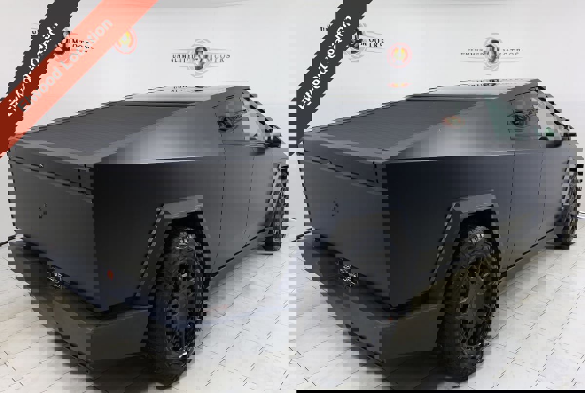Used 2024 Tesla Cybertruck AWD Crew Cab image 3