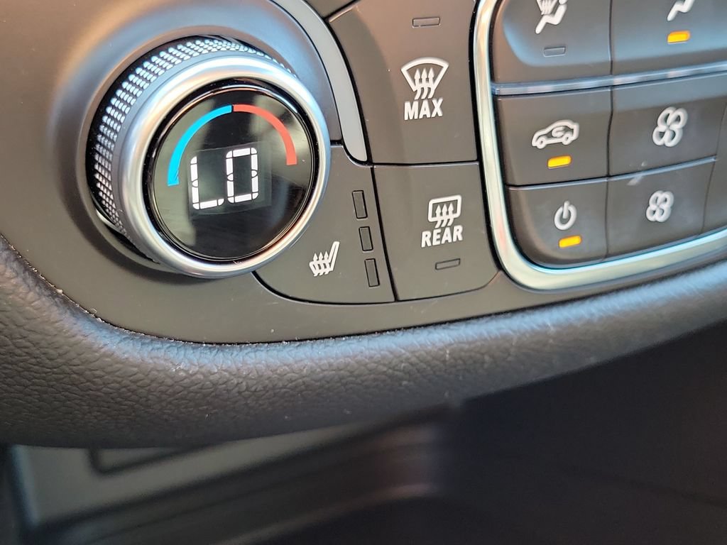 Used 2023 Chevrolet Equinox RS FWD image 10