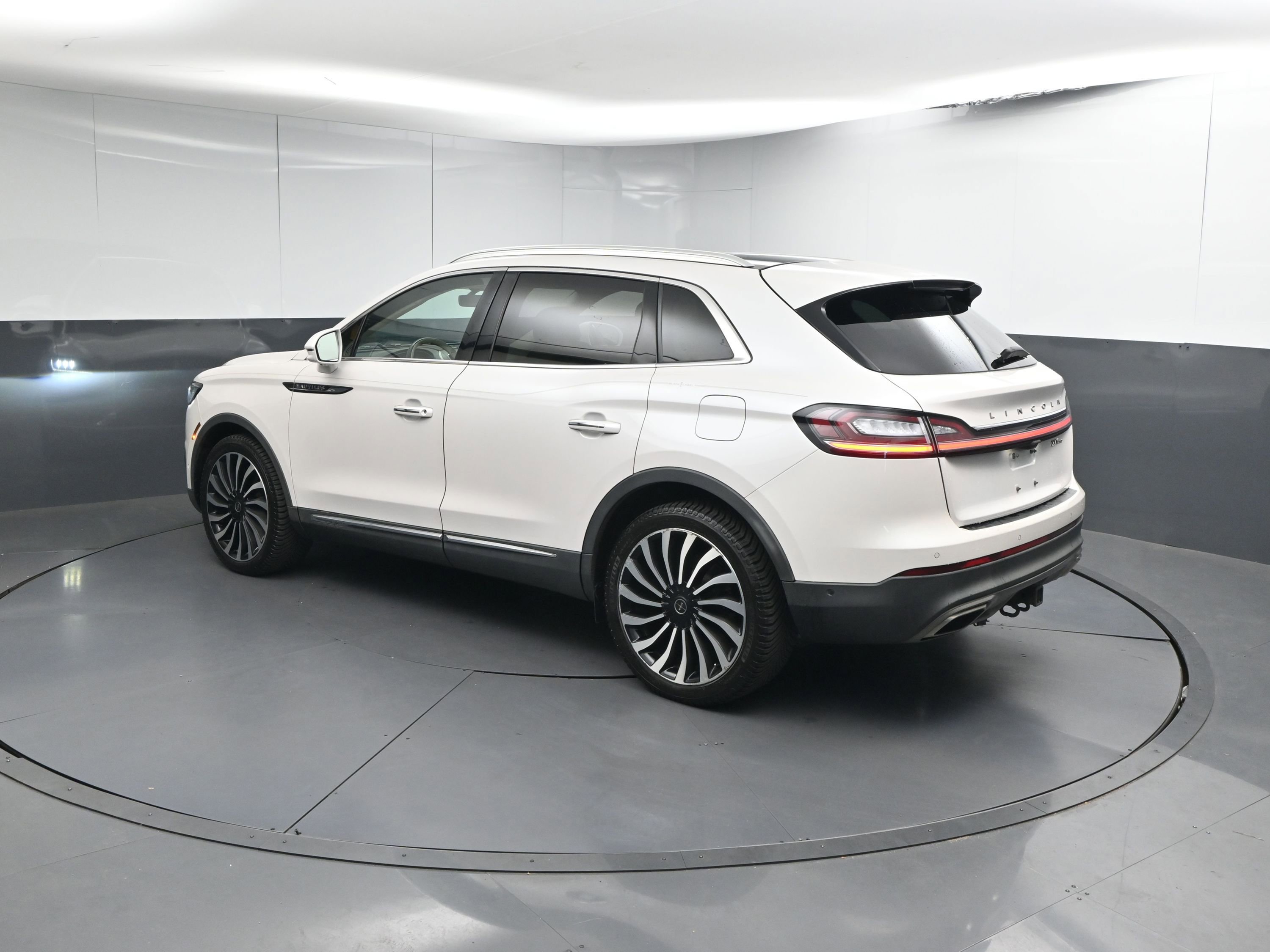 Used 2019 Lincoln Nautilus Black Label image 3