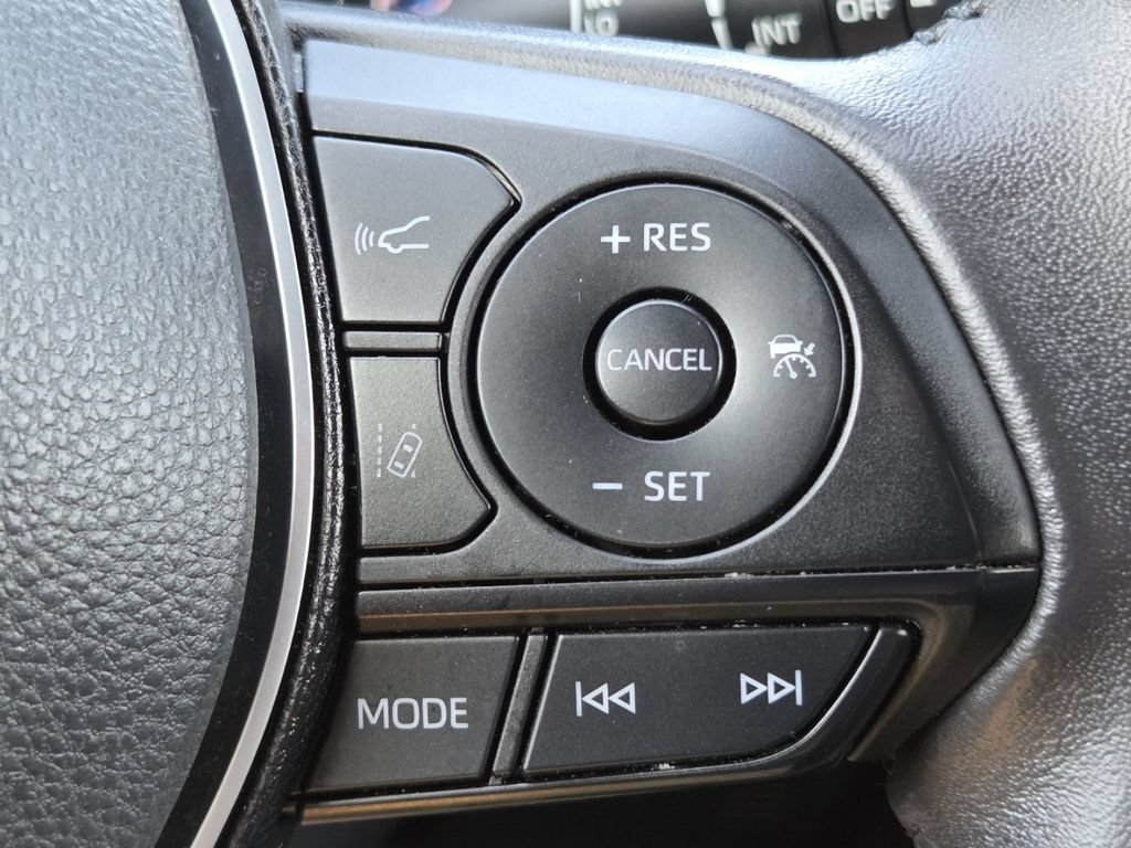 Used 2022 Toyota RAV4 XSE AWD/4WD image 9