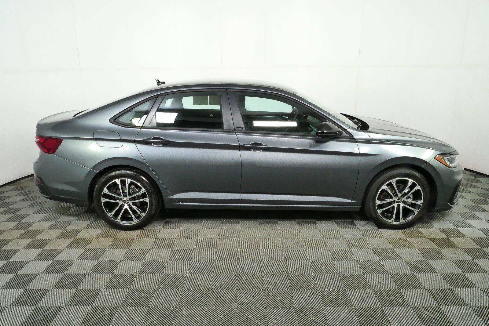 Certified 2025 Volkswagen Jetta Sport FWD image 6
