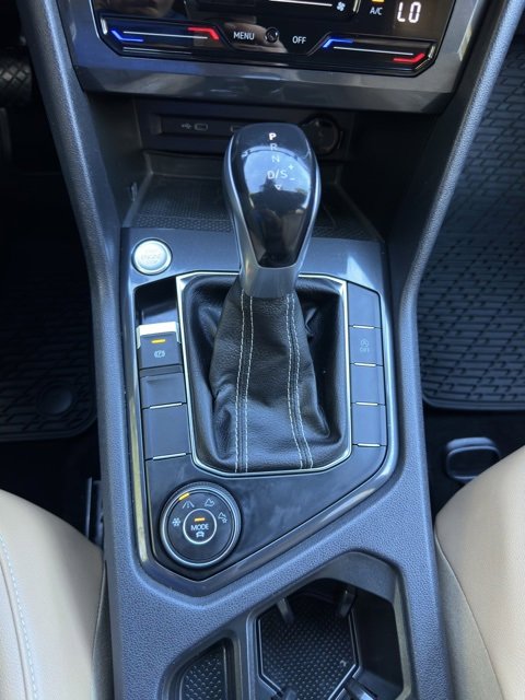 Used 2022 Volkswagen Tiguan SE w/ Panoramic Sunroof Package image 13