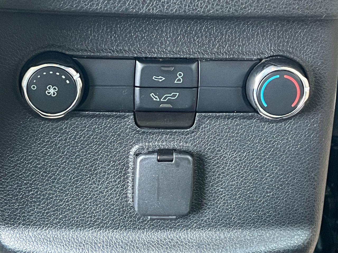 Used 2016 Ford Explorer XLT w/ Equipment Group 202A image 37