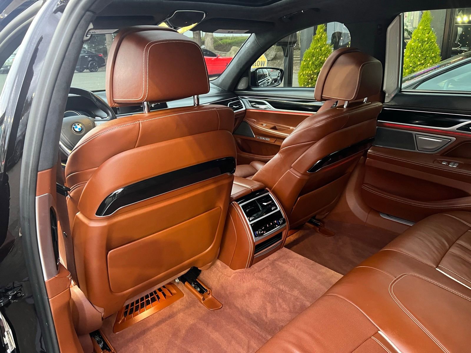 Used 2018 BMW 750i image 27