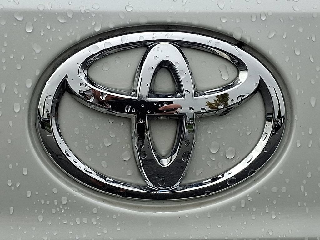 Used 2023 Toyota Highlander XLE AWD/4WD image 10