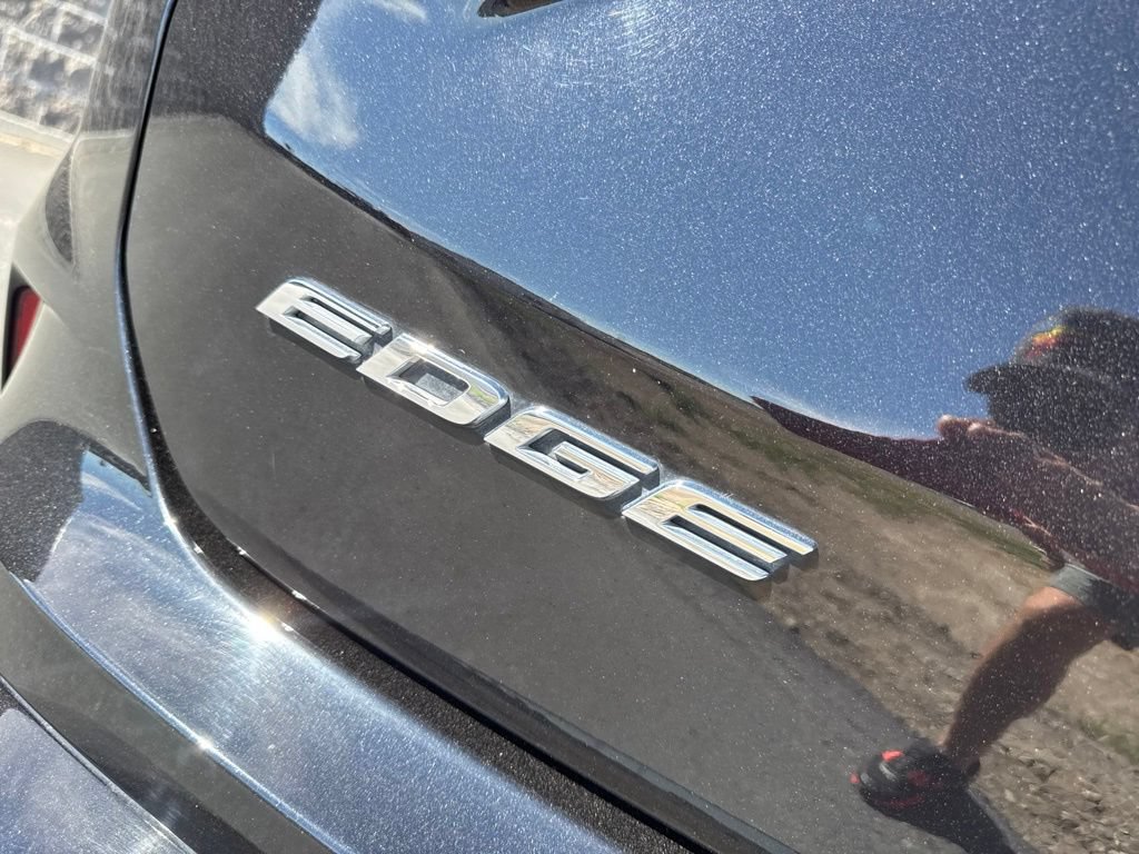 Used 2019 Ford Edge Titanium w/ Equipment Group 301A FWD image 10
