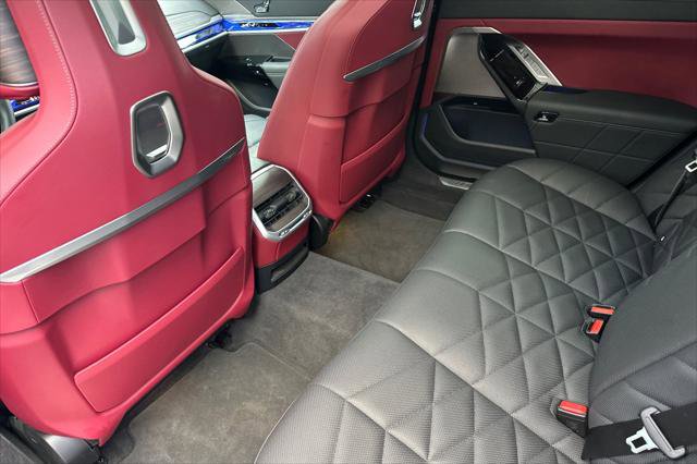 Used 2023 BMW 740i w/ Parking Assistance Package image 11