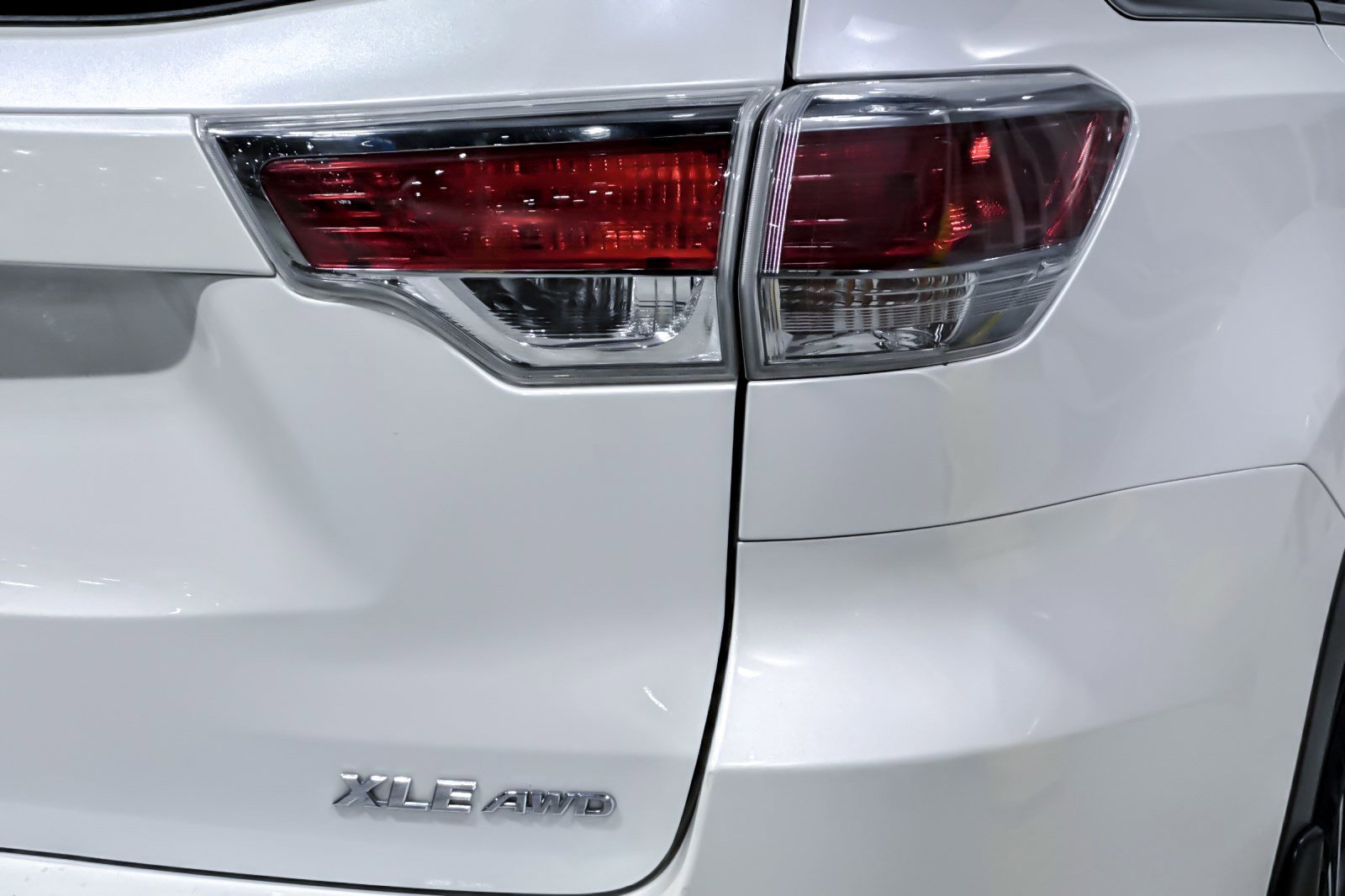 Used 2016 Toyota Highlander XLE AWD/4WD image 12