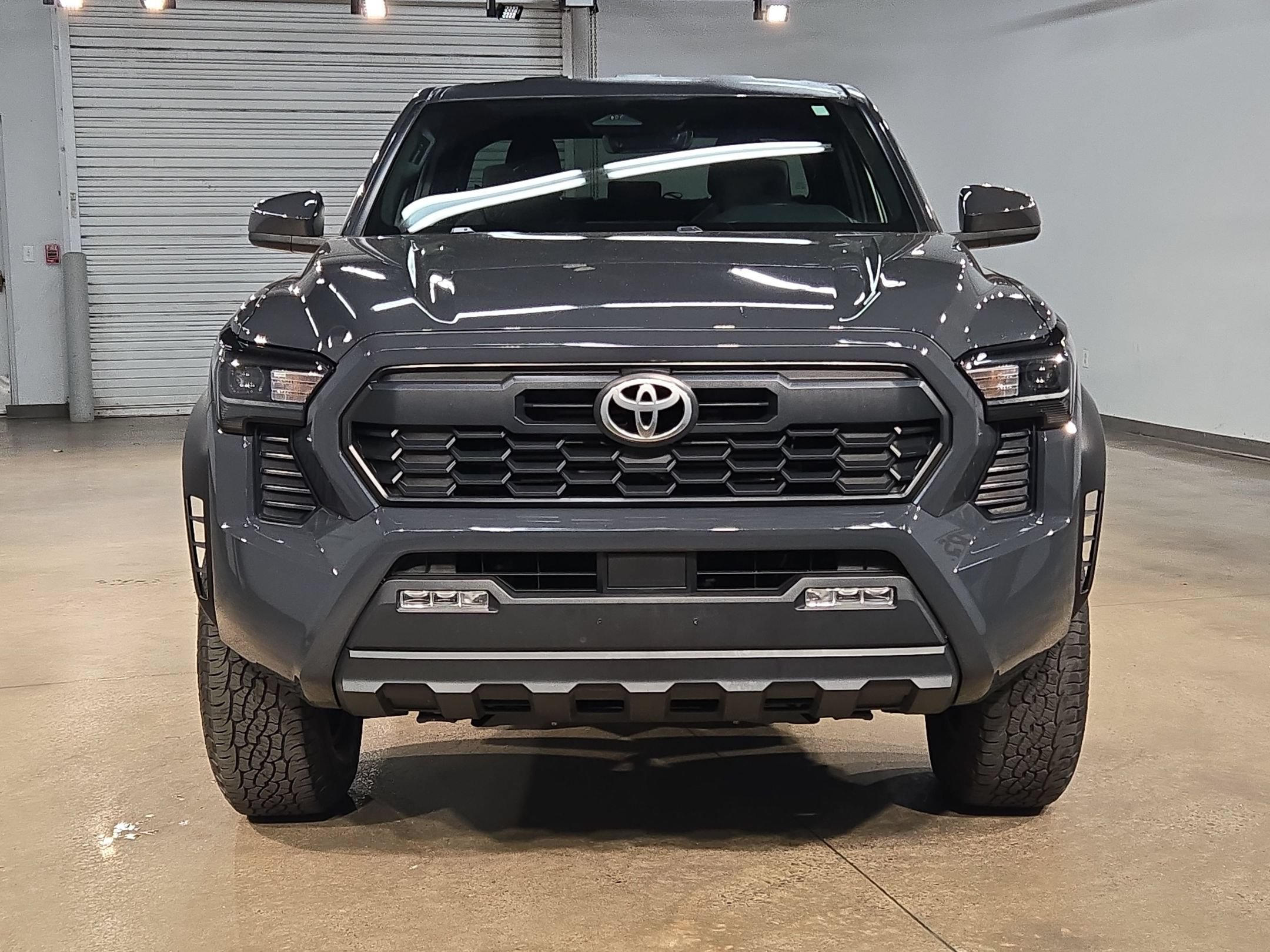 Certified 2025 Toyota Tacoma TRD Off-Road AWD/4WD image 2