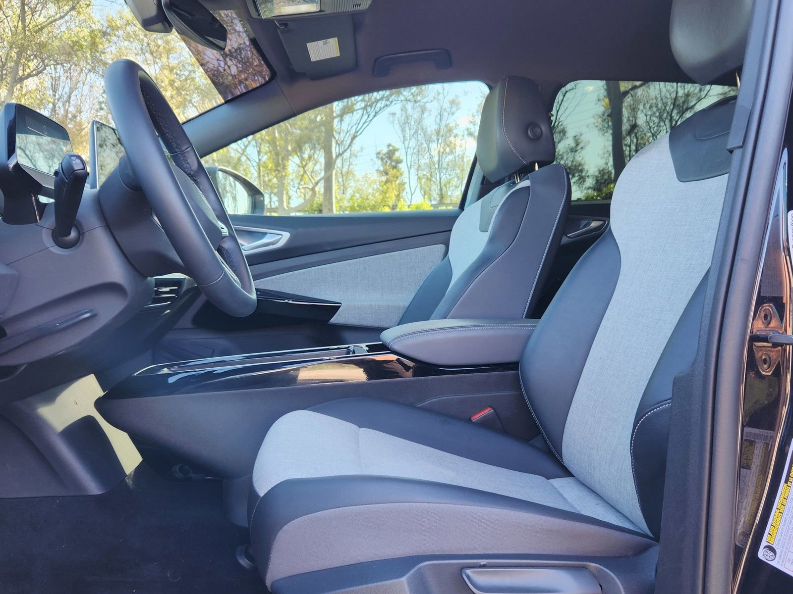 Used 2024 Volkswagen ID.4 Pro image 16