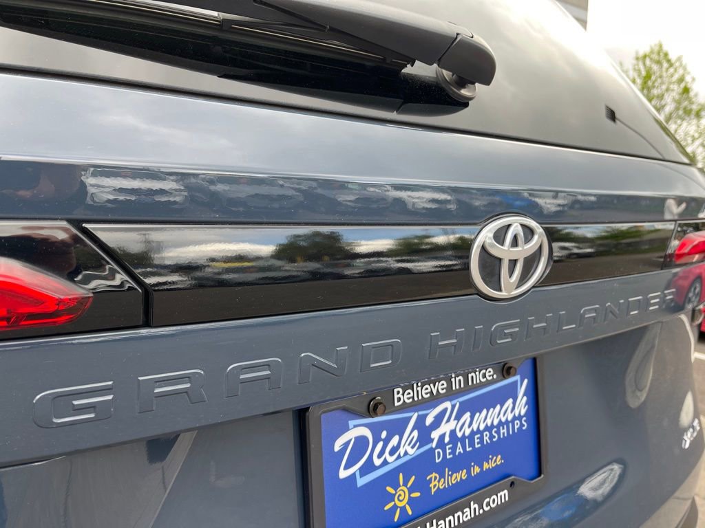 Used 2024 Toyota Grand Highlander AWD image 10