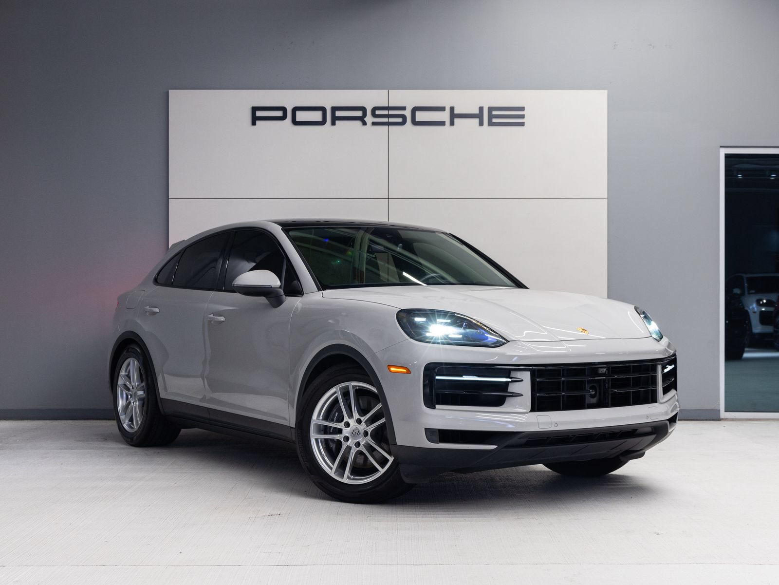 Certified 2024 Porsche Cayenne Coupe AWD/4WD image 9