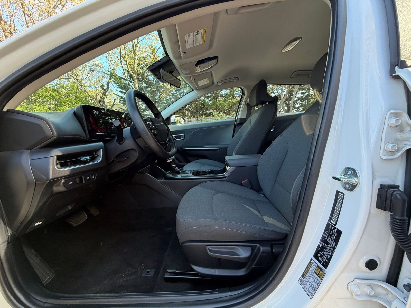 Used 2025 Kia K4 FWD image 25