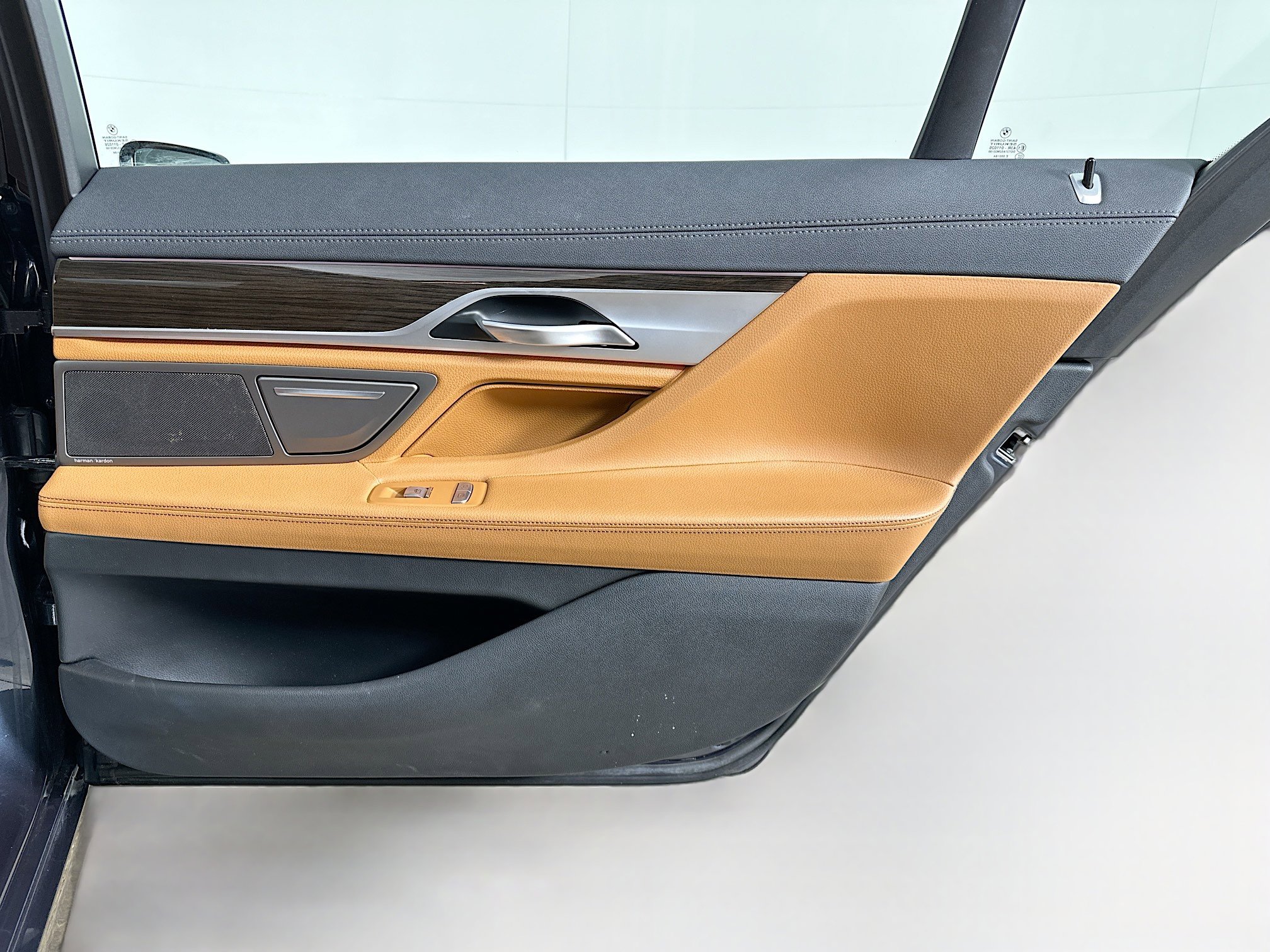 Used 2020 BMW 740i xDrive w/ Cold Weather Package image 32