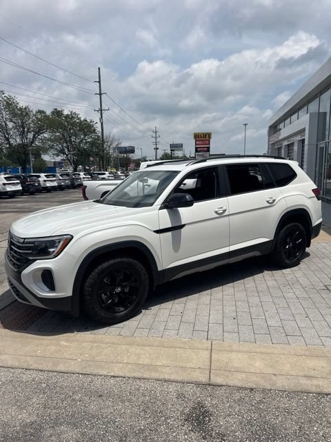 Used 2024 Volkswagen Atlas Peak Edition SEL AWD/4WD image 13