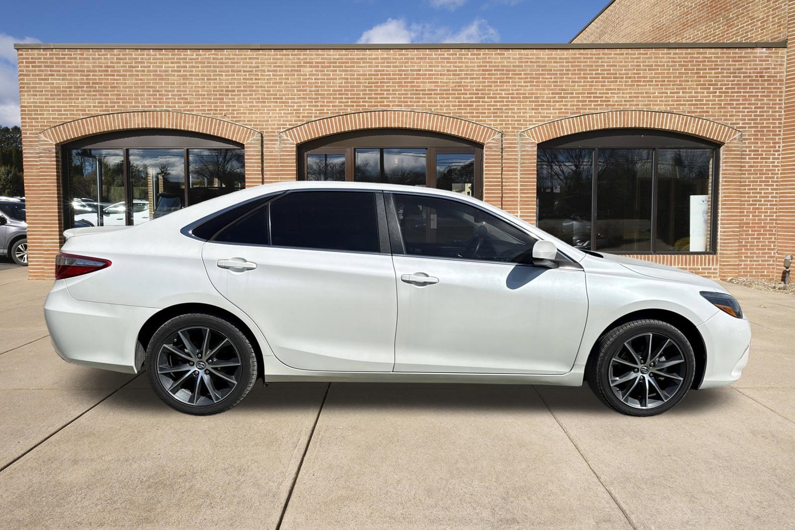 Used 2016 Toyota Camry XSE FWD video 2