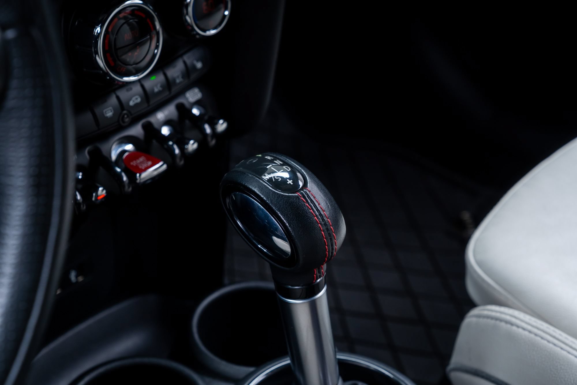Used 2019 MINI Cooper S w/ Signature Upholstery Package FWD image 11