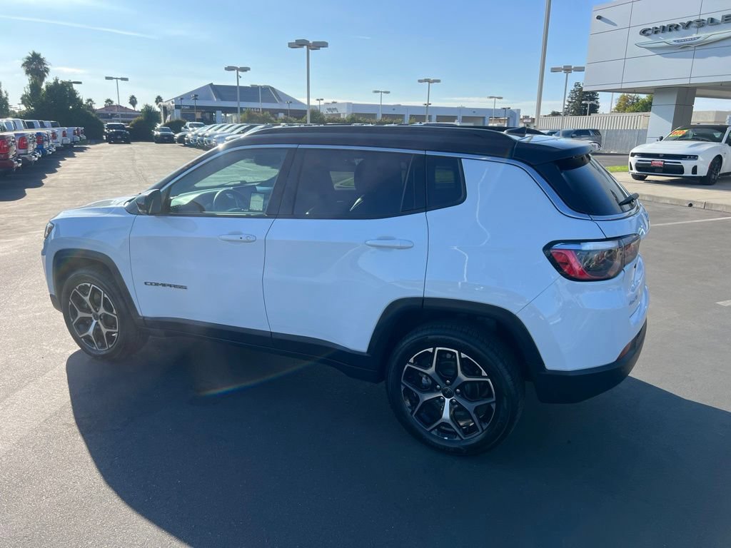 Used 2025 Jeep Compass Limited AWD/4WD image 16