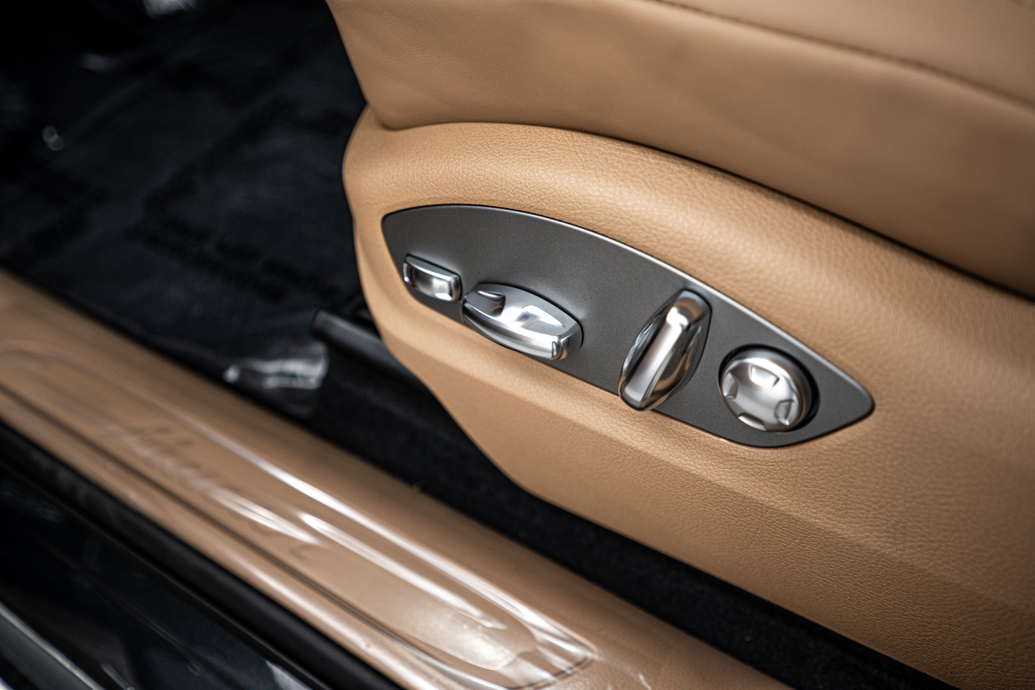 New 2025 Porsche Macan image 18